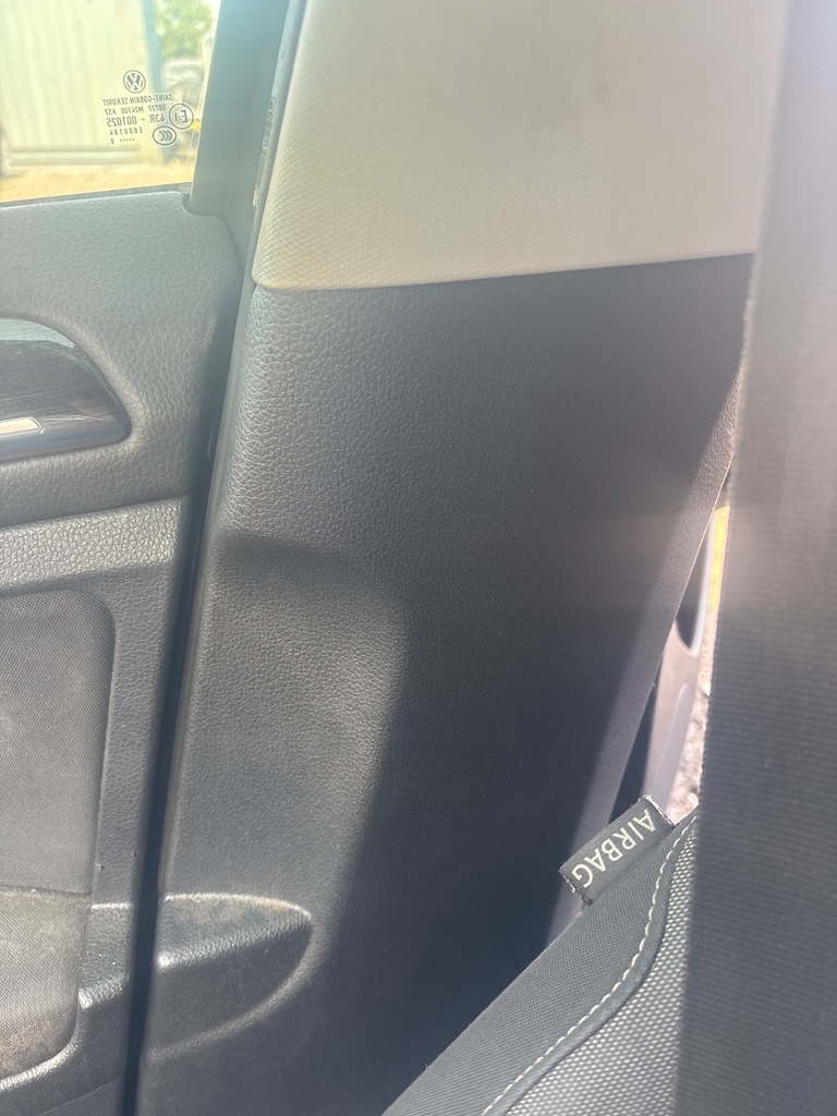 [EPE-120649] Embellecedor pilar B inferior derecho para VW Golf 2019 1.5 TSI