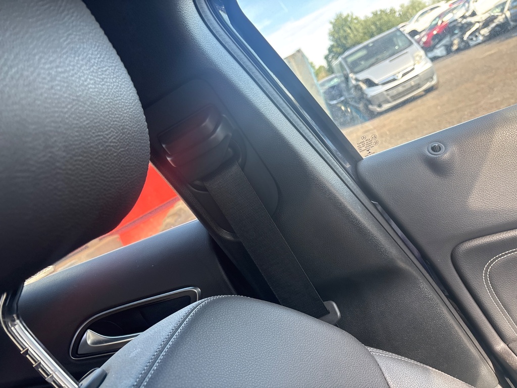 [EPE-120972] Embellecedor Pilar B Mercedes-Benz A-Class A 200 2017