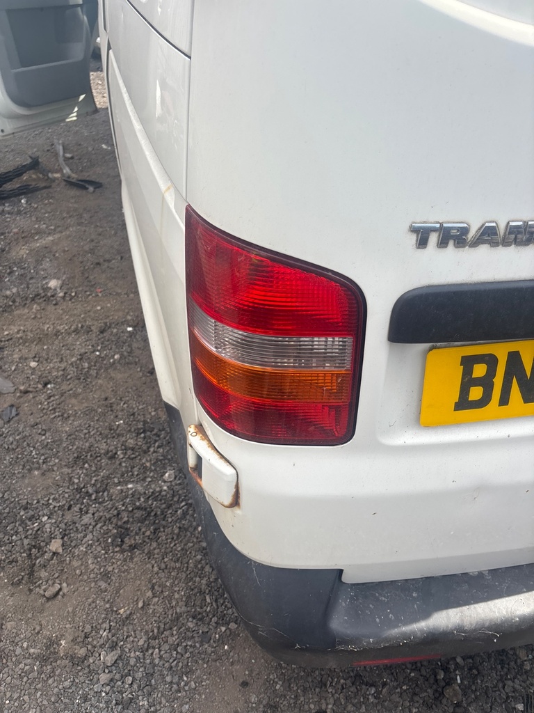 [EPE-121242] Piloto trasero izquierdo completo 2007 VW Transporter T5 T7 / 902 white
