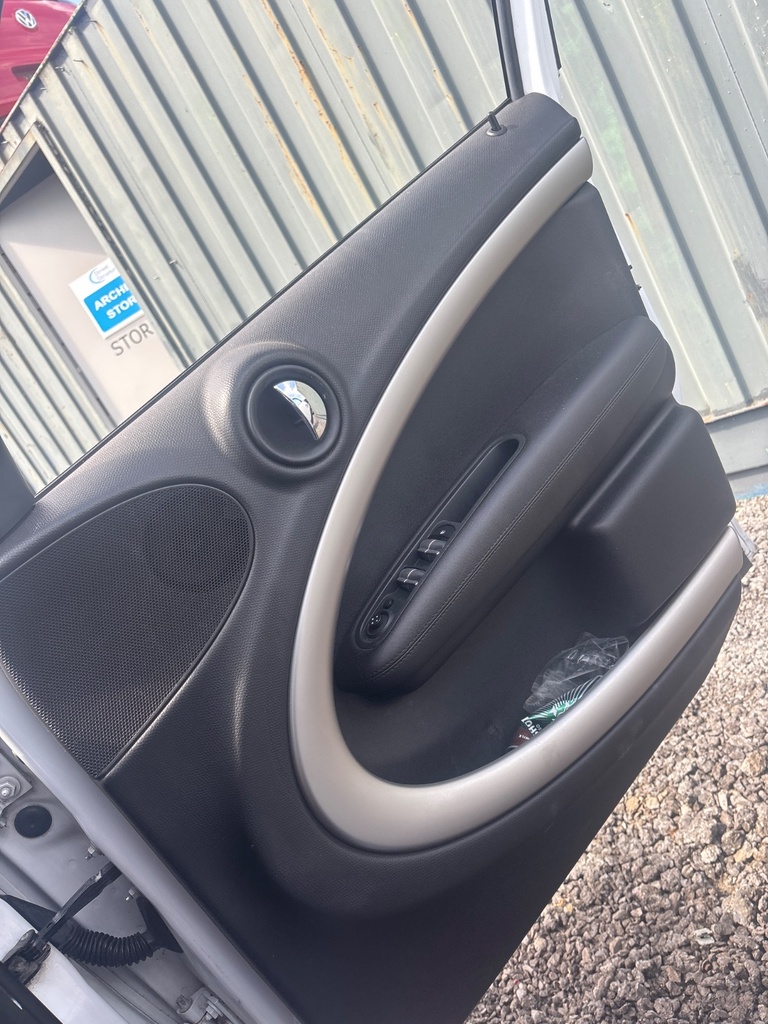 [EPE-121288] Panel interior de puerta delantera derecho Mini Countryman 2014 N47C20K1 N47C20A