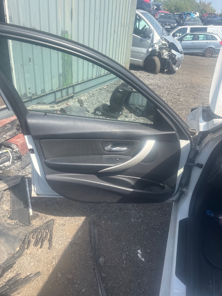 [EPE-121516] Panel interior de puerta delantera izquierdo BMW Serie 3 2013 blanco A96