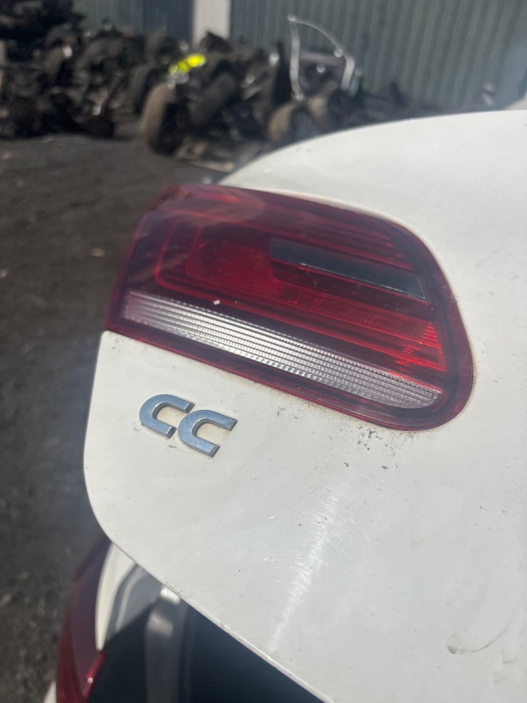 [EPE-121869] Piloto de portón trasero o maletero izquierdo 2014 VW Passat CC B4 / B9A white
