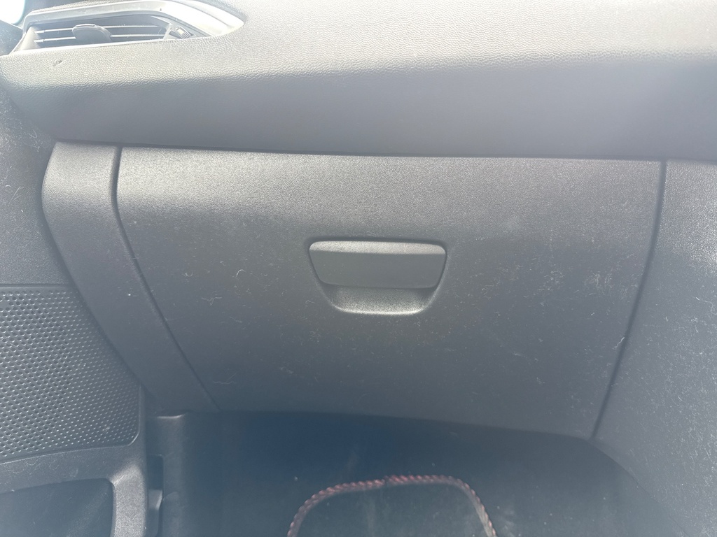 [EPE-107266] Montaje de la guantera Peugeot 208 CA 1.2 2014