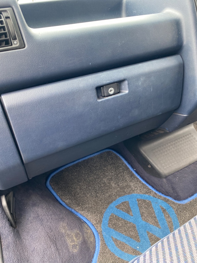 [EPE-107116] Montaje guantera VW Caravelle Mk IV 2.4 (AAB) 1997