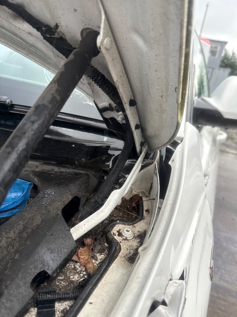 [EPE-107672] Bisagra del capó LH Audi A6 C7 2014