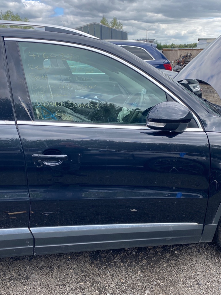 [EPE-102283] Panel interior de puerta delantera derecho para VW Tiguan 5N_ 2014