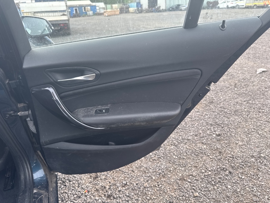 [EPE-103679] Arnés de cables puerta trasera derecha para BMW 1 Sports Hatch 2014