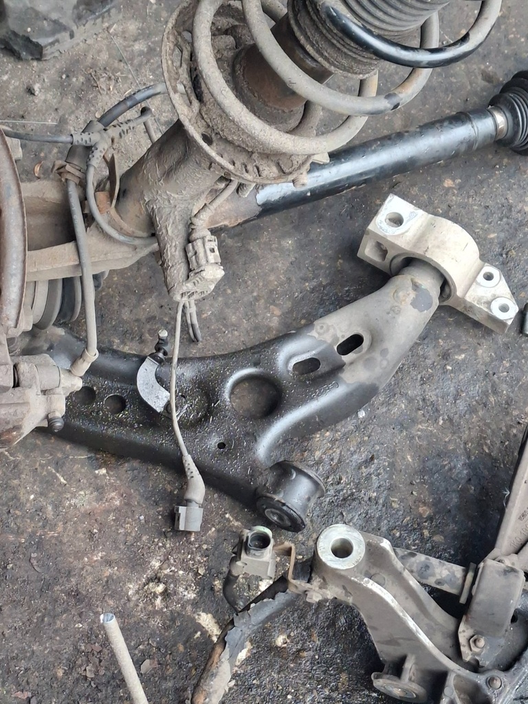[EPE-103785] Brazo de suspensión delantero RH para VW Scirocco III 2.0 TDI 2009