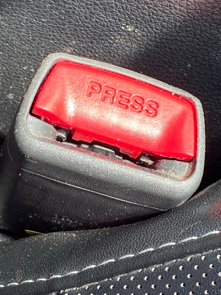 [EPE-103846] Interruptor cinturón seguridad delantero derecho para SsangYong Tivoli 1.6 2018