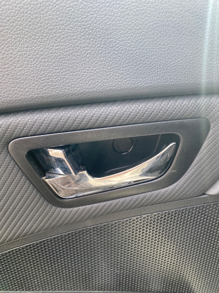 [EPE-103872] Tirador de puerta trasero interior izquierdo 2018 SsangYong Tivoli White