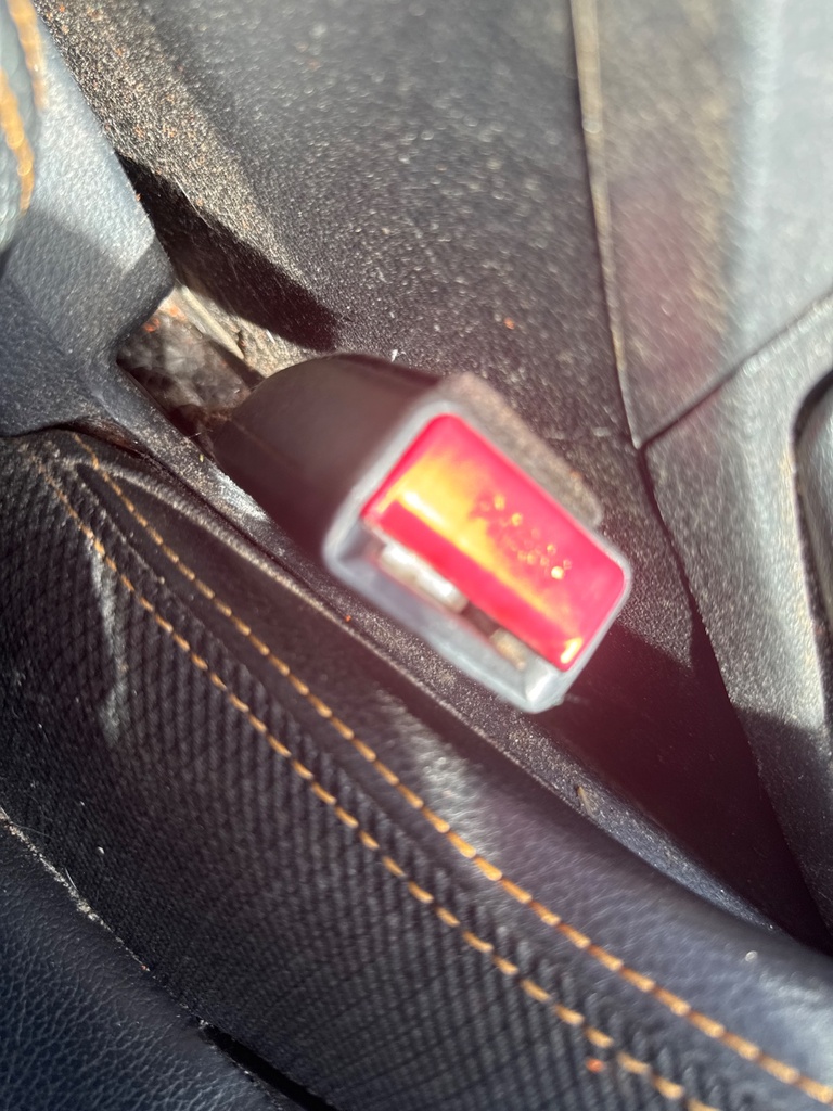 [EPE-104398] Interruptor de cinturón de seguridad delantero derecho - Ford Ranger Wildtrak 2021