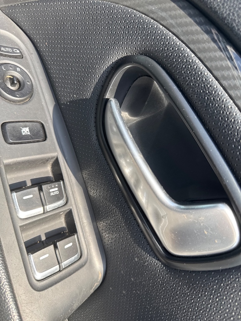 [EPE-105161] Tirador puerta delantero interior derecho Kia Carens IV 2017 Titanium Silver