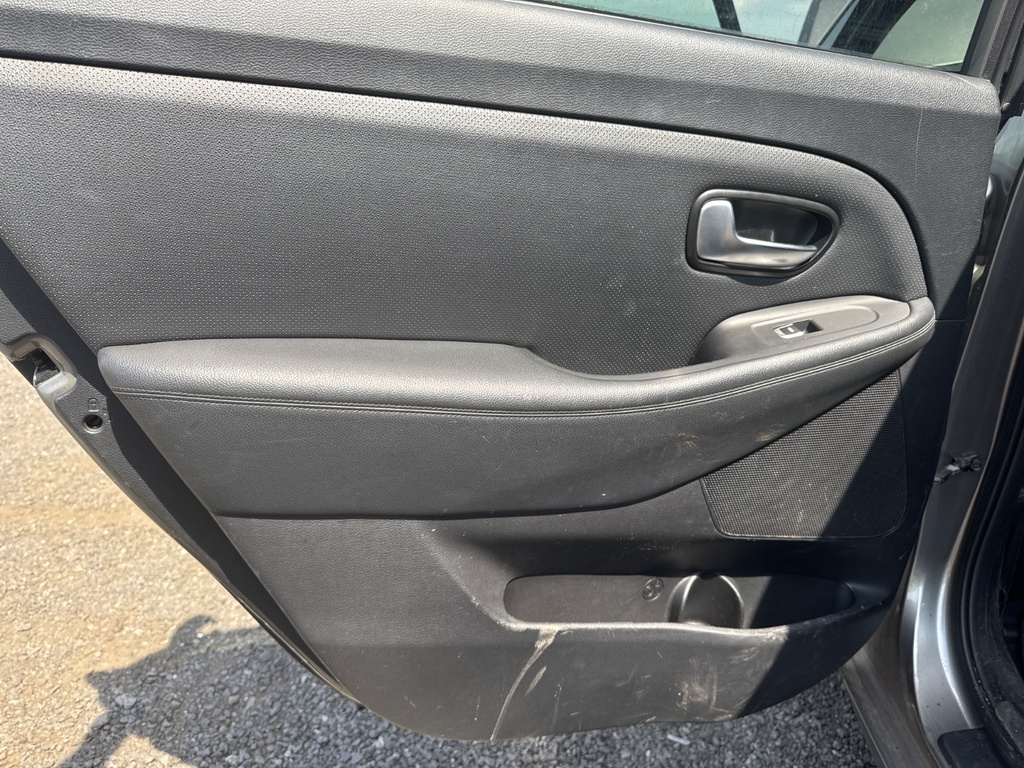 [EPE-105184] Panel interior de puerta trasera izquierdo Kia Carens IV 2017 Titanium Silver