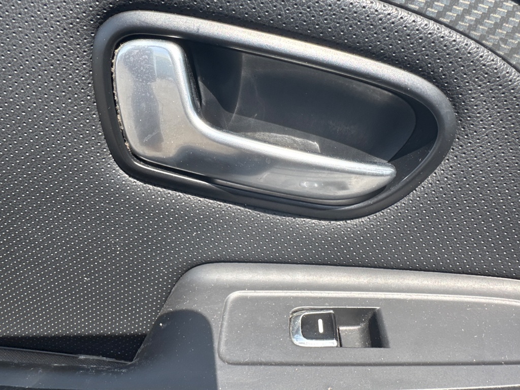 [EPE-105193] Tirador interior puerta delantera izquierda 2017 Kia Carens IV TITANIUM SILVER