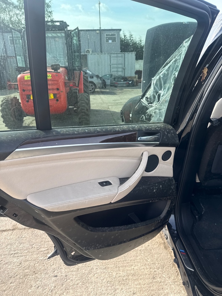 [EPE-106171] Panel interior de puerta trasera izquierdo BMW X5 E70 2011 Negro
