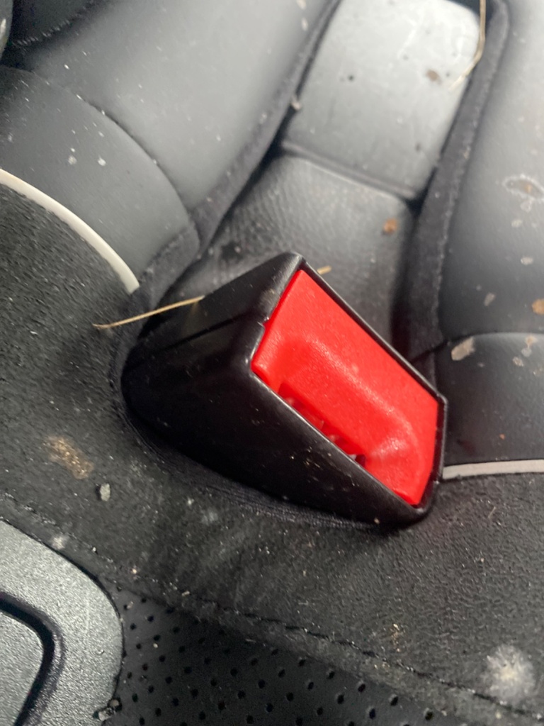 [EPE-107041] Cinturón de seguridad trasero Stalk Fila Central RH 2019 Mercedes-Benz E-Klasse