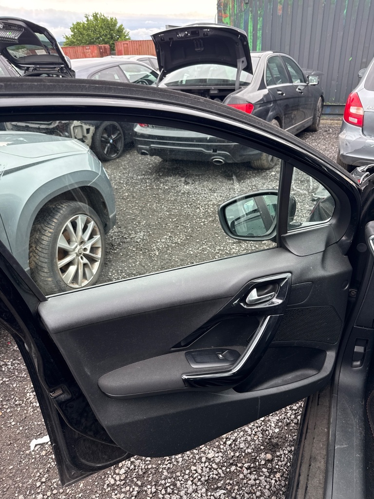 [EPE-107310] Panel interior de puerta delantera izquierdo Peugeot 208 CA 2014 KTV BLACK