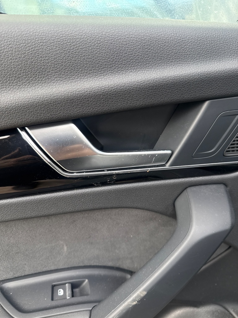 [EPE-107448] Tirador interior puerta trasera izquierda Audi Q5 2023