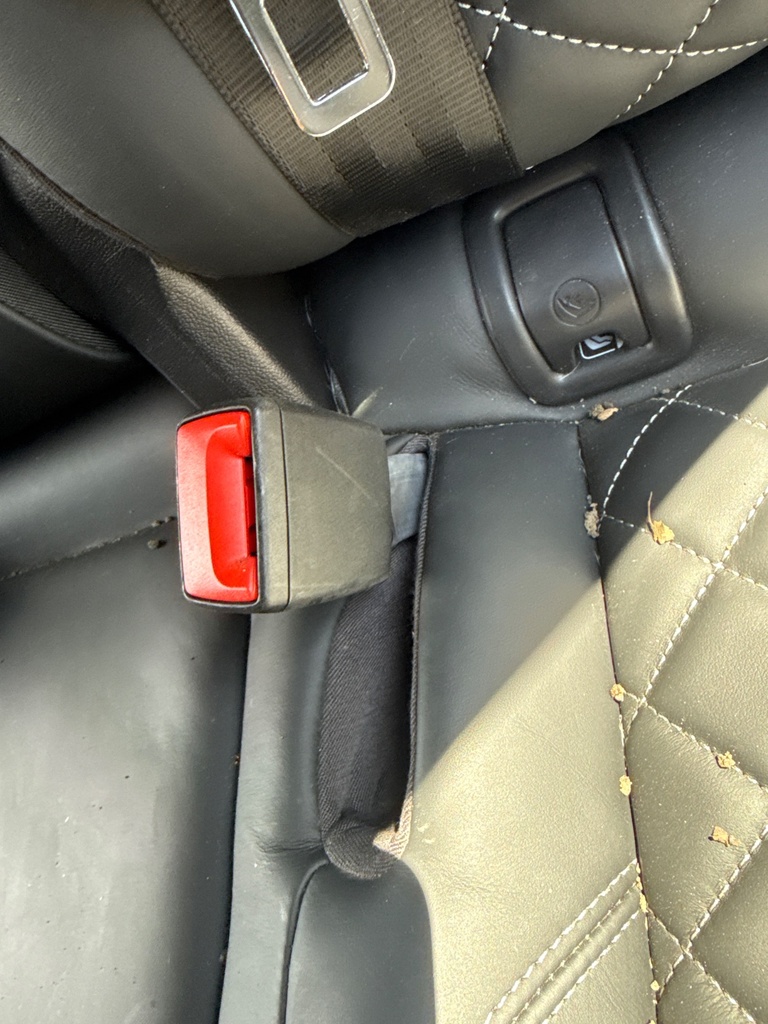 [EPE-107509] Cinturón de seguridad trasero Stalk fila central LH Audi Q5 2023