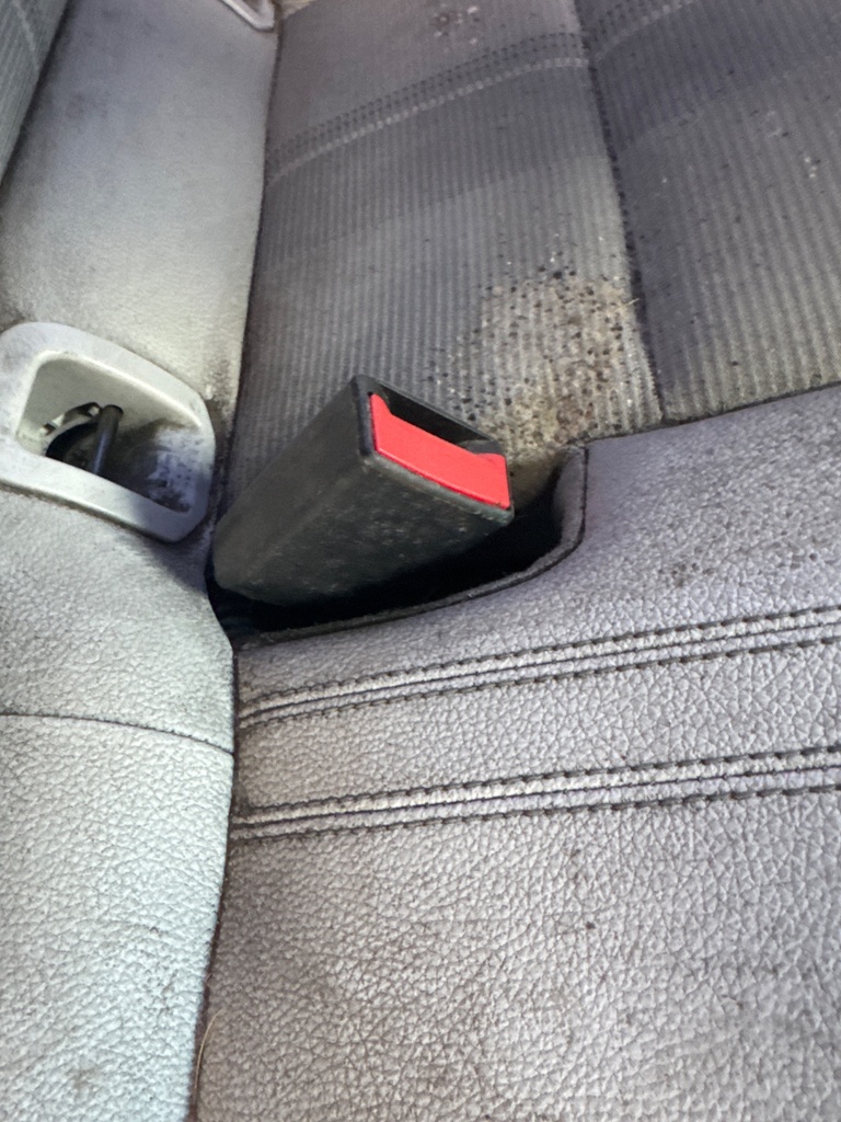 [EPE-108241] Cinturón de seguridad trasero fila central LH Mercedes-Benz CLA Coupé 2016