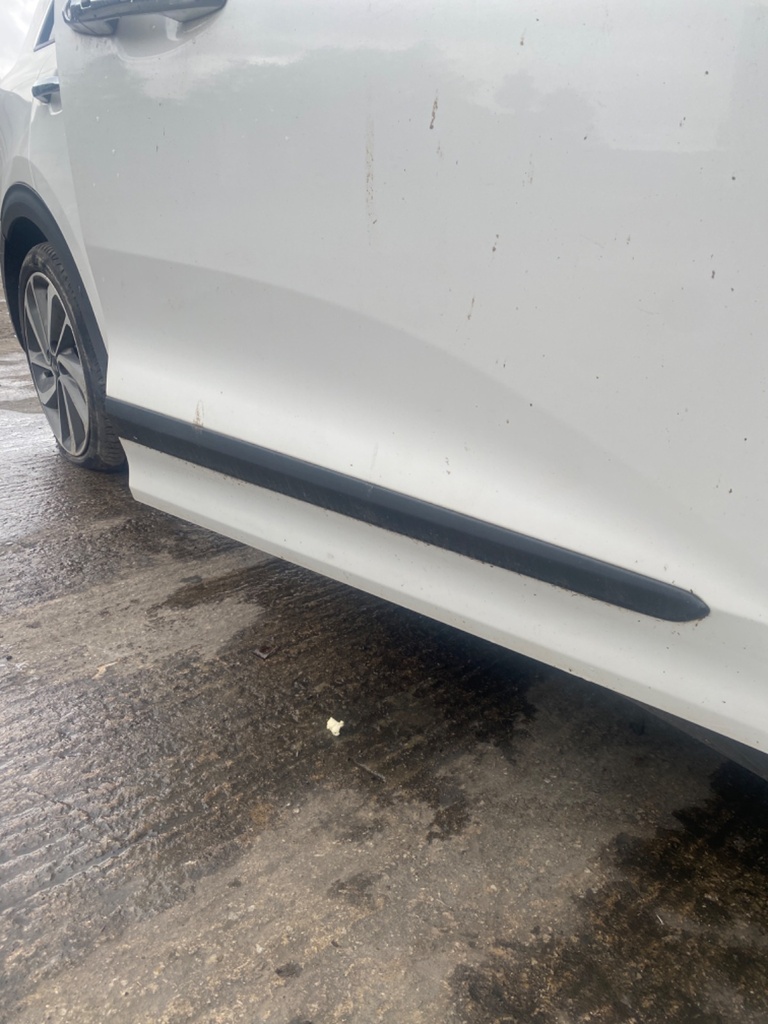 [EPE-108324] Moldura puerta delantera derecha Kia Niro 2018 SNOW WHITE PEARL