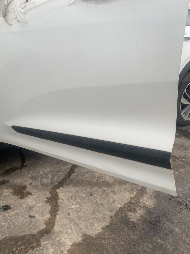 [EPE-108404] Moldura de puerta delantera izquierda Kia Niro 2018 SNOW WHITE PEARL