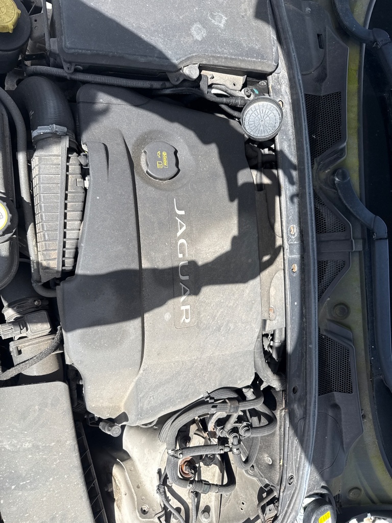 [EPE-108988] Tapa de balancines Jaguar XF 3.0 D 306DT AJTDV6 2014
