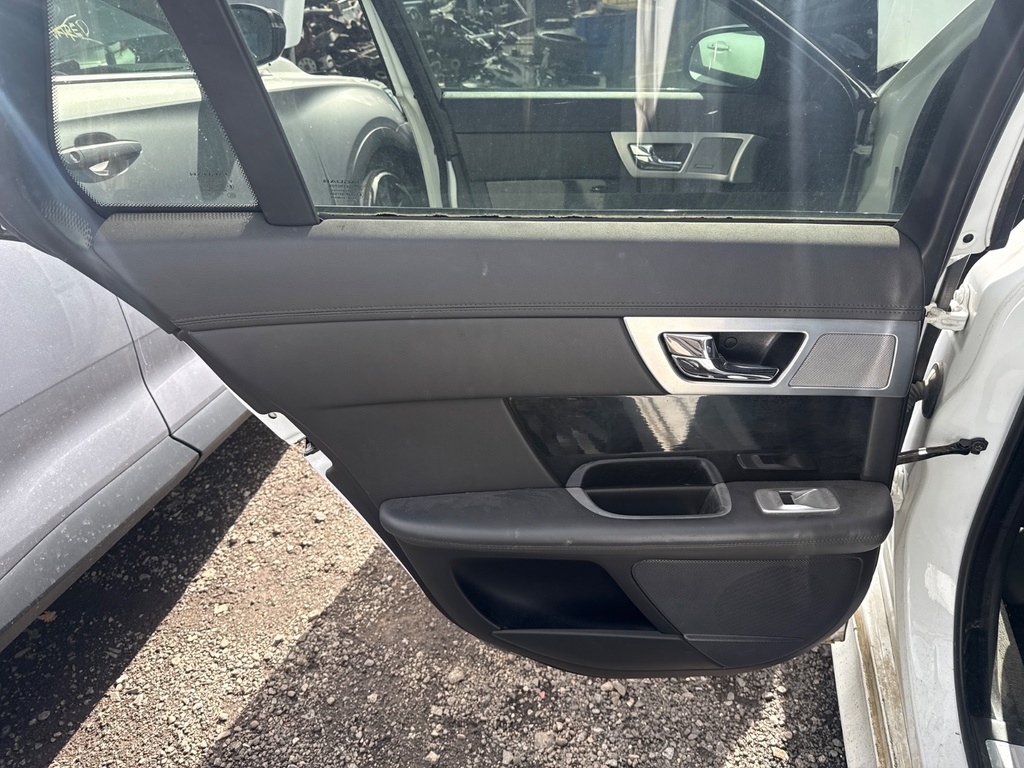 [EPE-109064] Arnés cableado puerta trasera izquierdo 2014 Jaguar XF JBC2135 White