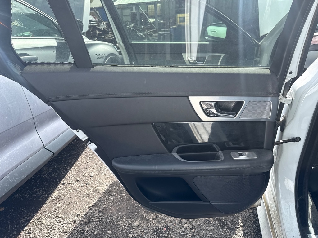 [EPE-109062] Altavoz puerta trasera izquierda 2014 Jaguar XF JBC2135