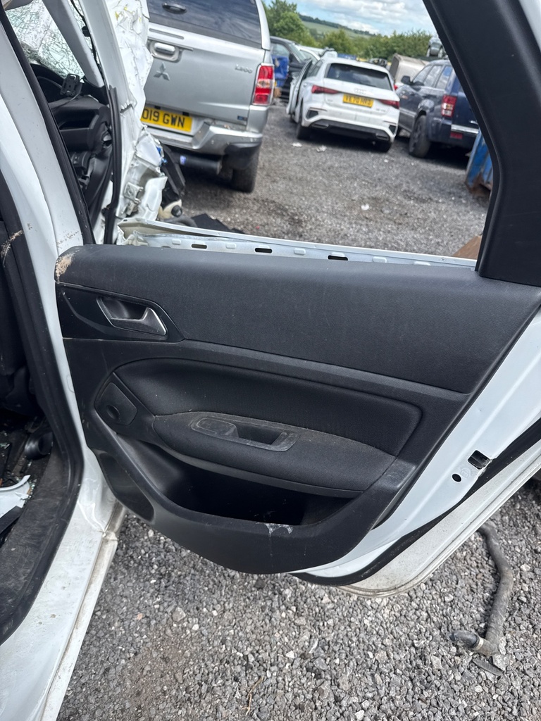 [EPE-109339] Panel interior puerta trasera derecha PEUGEOT 308 SW II 1.5 BlueHDI 2019