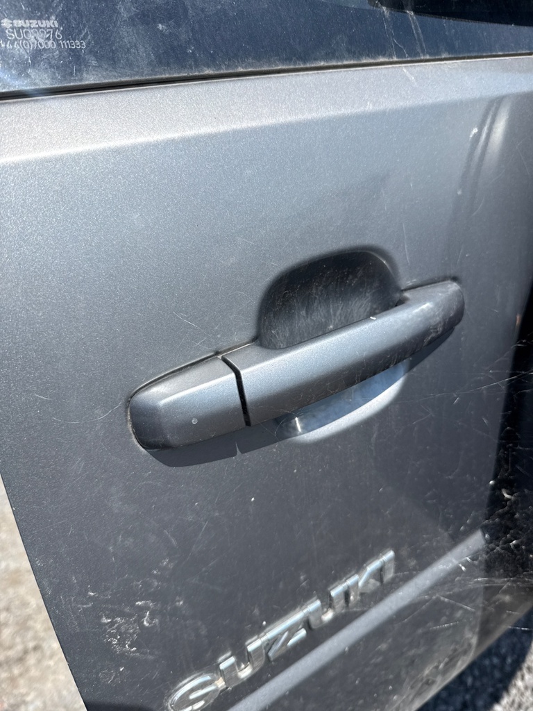 [EPE-109667] Tirador de apertura del portón trasero 2009 Suzuki Vitara C09 Gris
