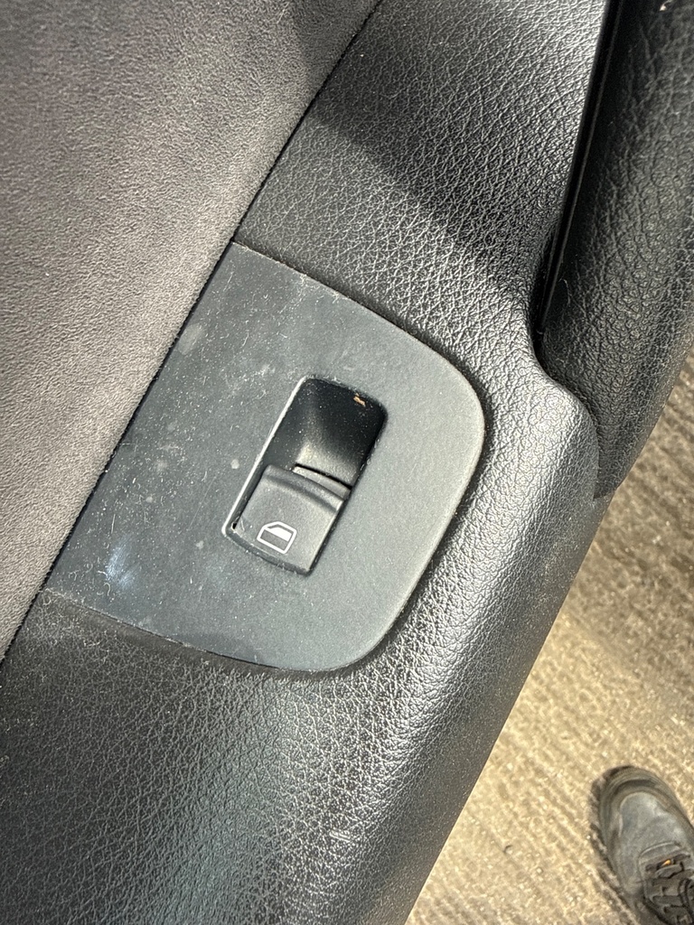 [EPE-109795] Interruptor de elevalunas eléctrico delantero izquierdo - Audi Q7 4LB 2011