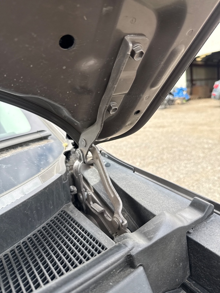 [EPE-109824] Bisagra del capó LH Hyundai Tucson 2015 Moon Rock Grey