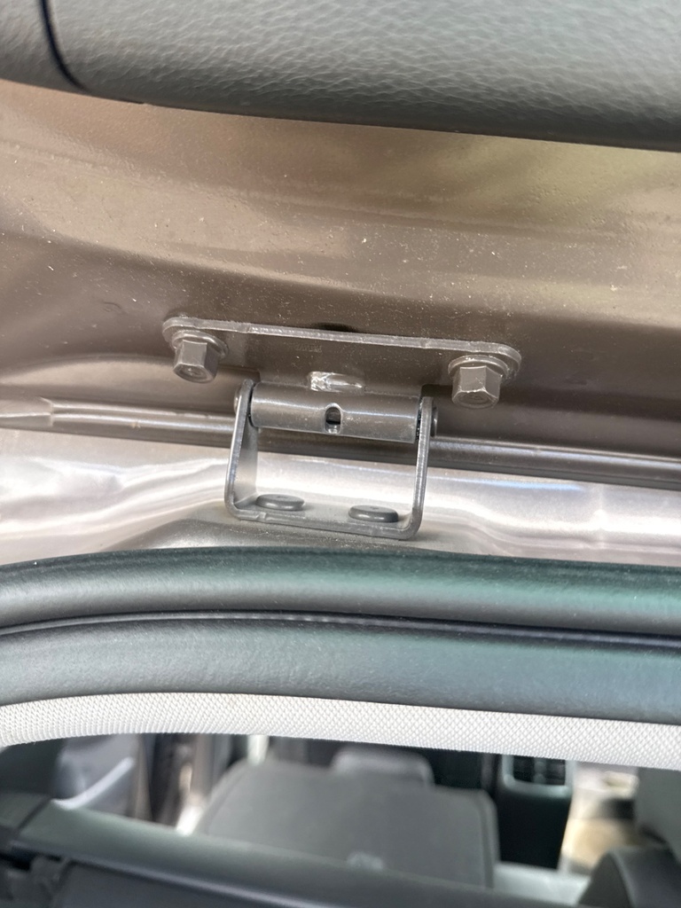 [EPE-109868] Bisagra portón trasero izquierda HYUNDAI Tucson 2015-2020