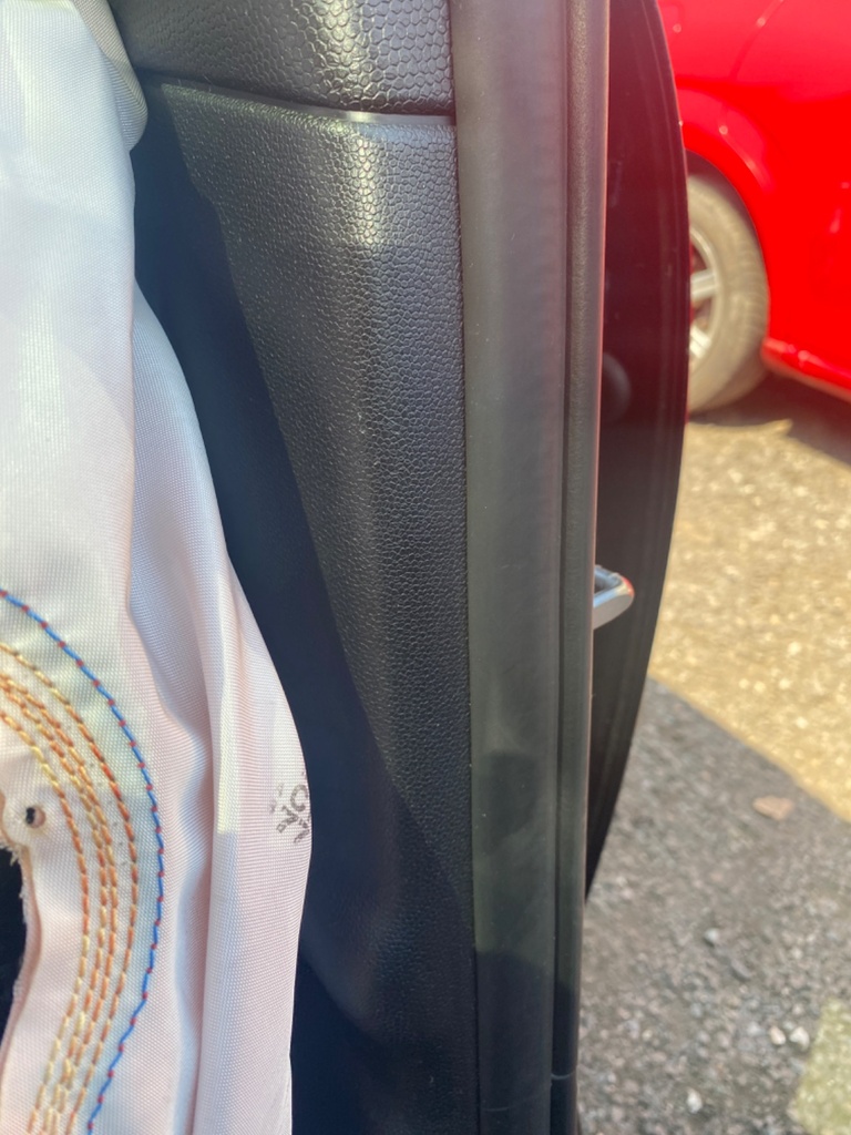 [EPE-110304] Embellecedor Pilar B Inferior Izquierdo para Mini Countryman 2015 Cooper D