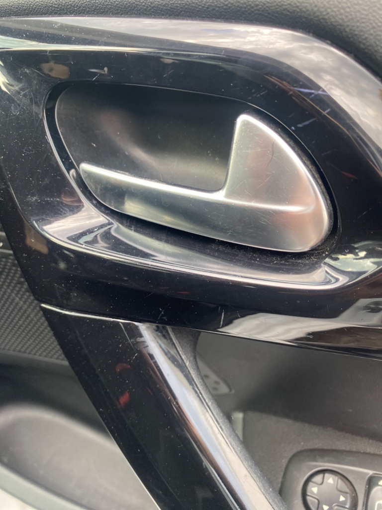 [EPE-110502] Tirador puerta delantero interior derecho 2018 Peugeot 208 EWP White