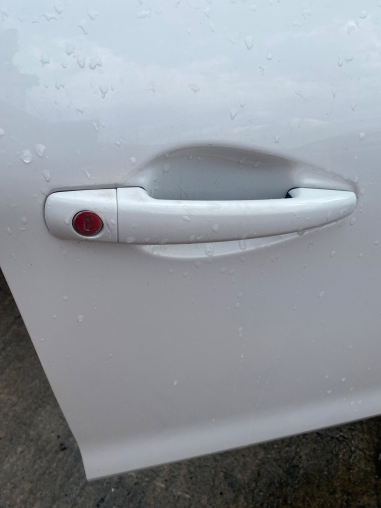 [EPE-110503] Tirador puerta delantera exterior derecho 2018 Peugeot 208 EWP White