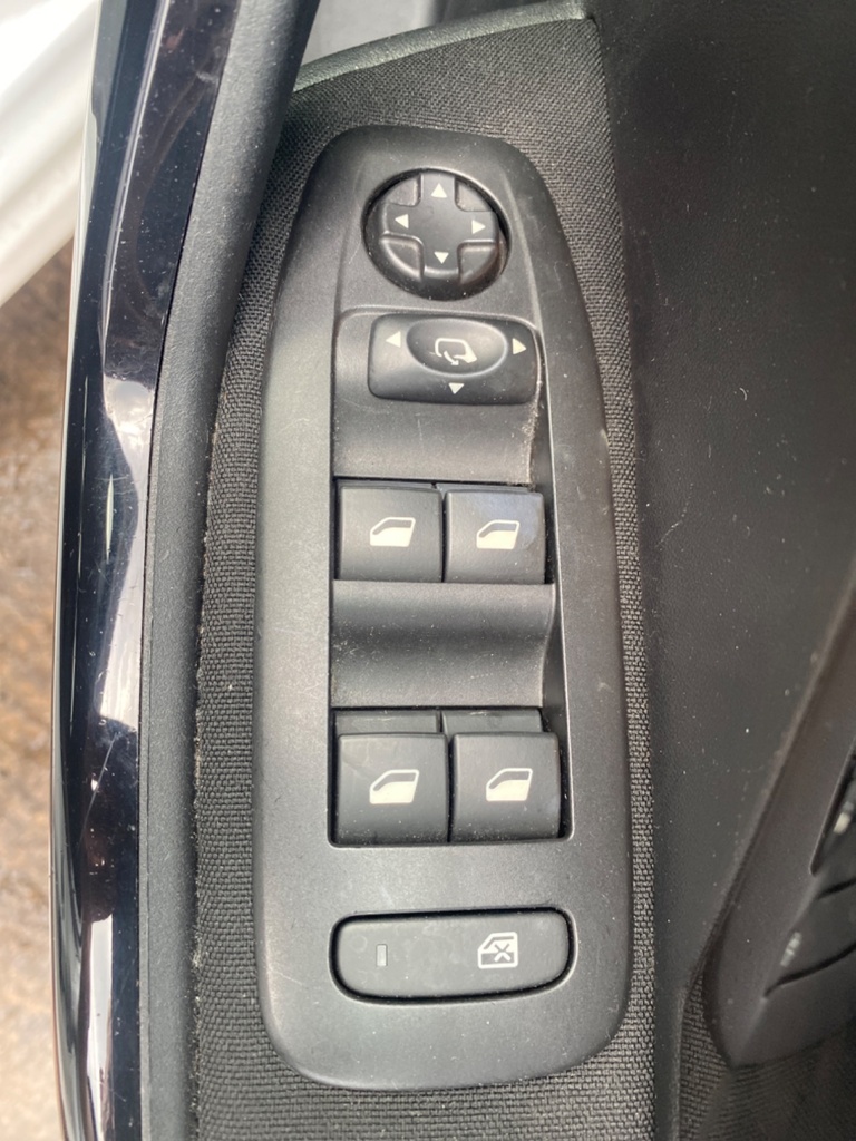 [EPE-110506] Interruptor elevalunas eléctrico delantero derecho para Peugeot 208 2018