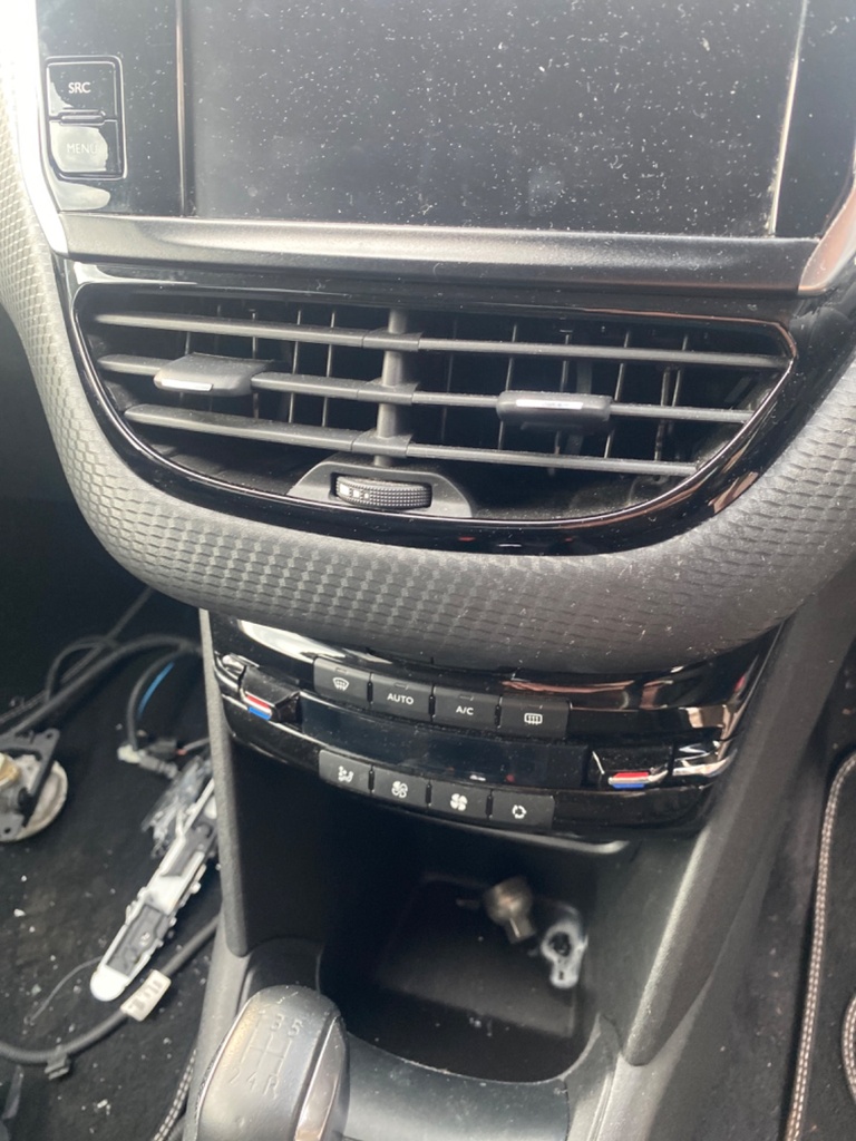 [EPE-110521] Salida de aire calefacción salpicadero Peugeot 208 1.2 PureTech 2018