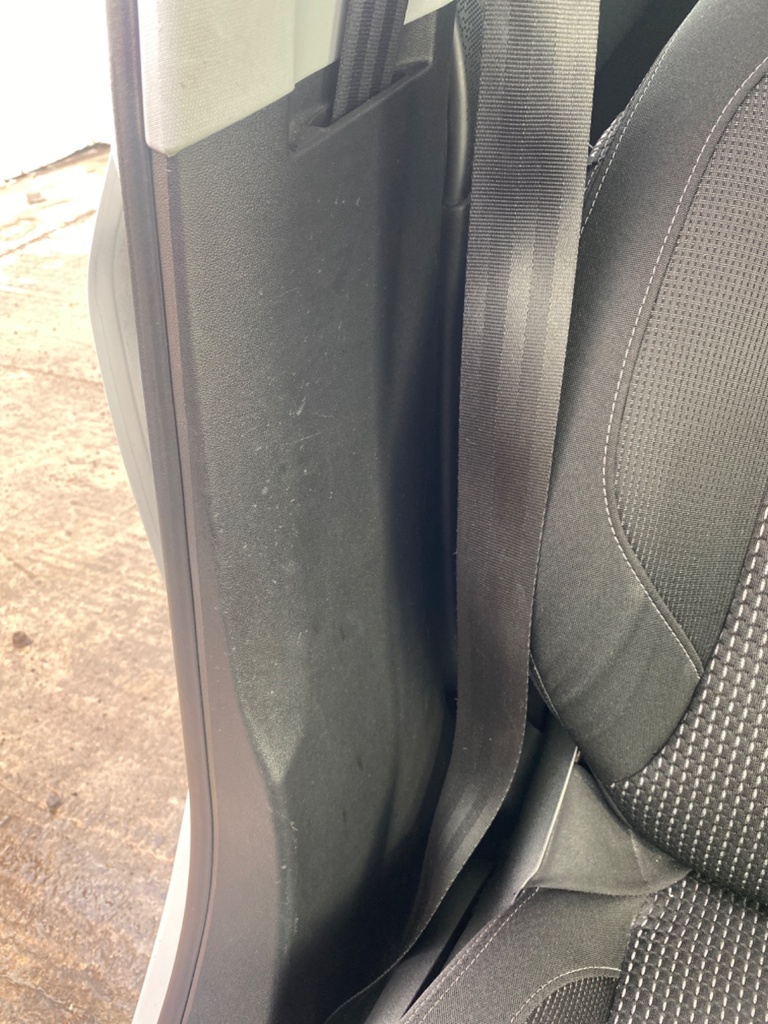 [EPE-110534] Embellecedor pilar B inferior derecho para Peugeot 208 1.2 PureTech 2018