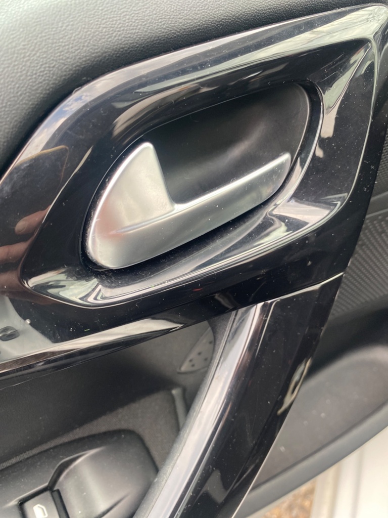 [EPE-110565] Tirador interior puerta delantera izquierda Peugeot 208 2018 EWP White