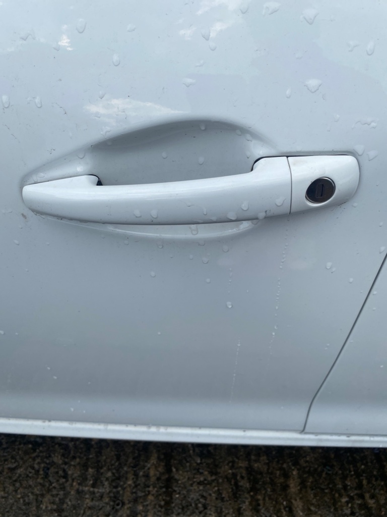 [EPE-110566] Tirador puerta delantero exterior izquierdo 2018 Peugeot 208 EWP White