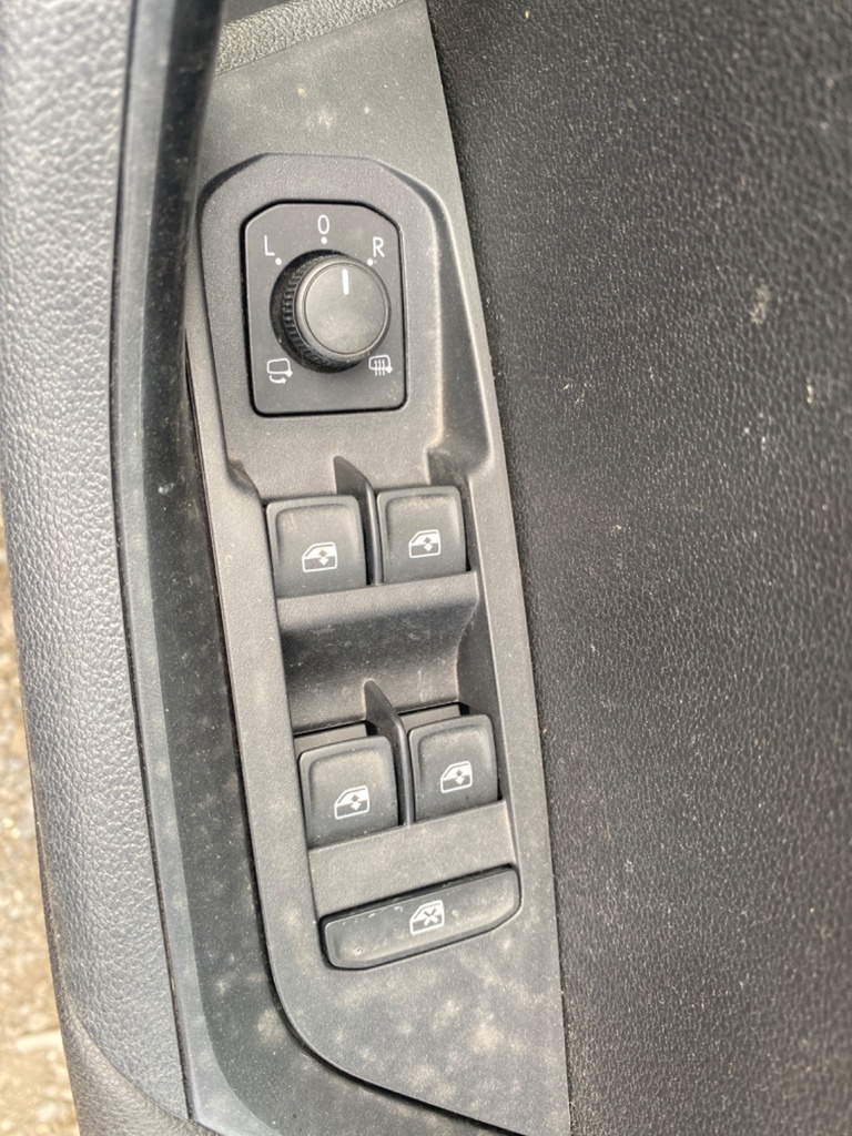 [EPE-110644] Interruptor elevalunas eléctrico delantero derecho Skoda Karoq 2021