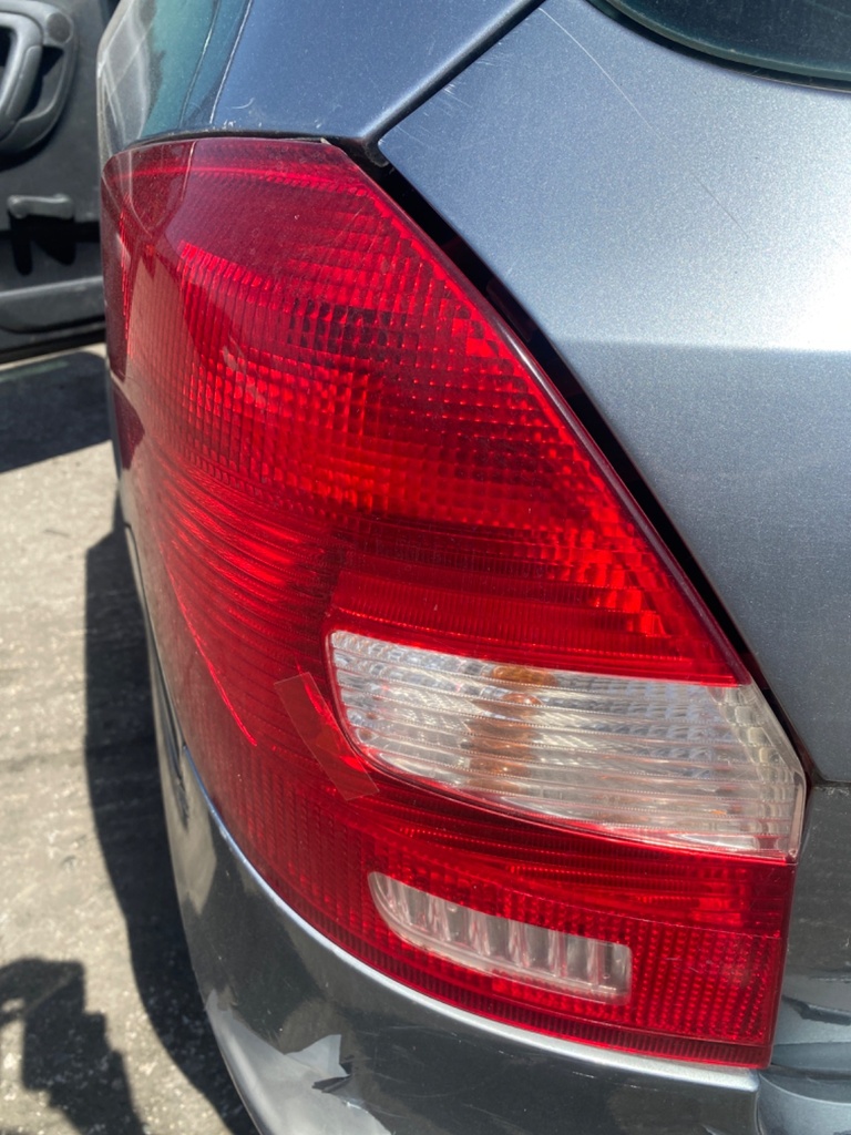 [EPE-111051] Piloto trasero izquierdo completo 2013 Skoda Fabia F8L GREEN