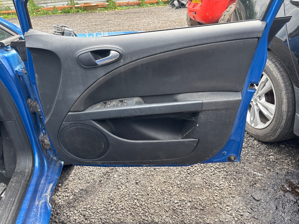 [EPE-111346] Panel interior de puerta delantera derecho Seat Leon Z5F BLUE 2010