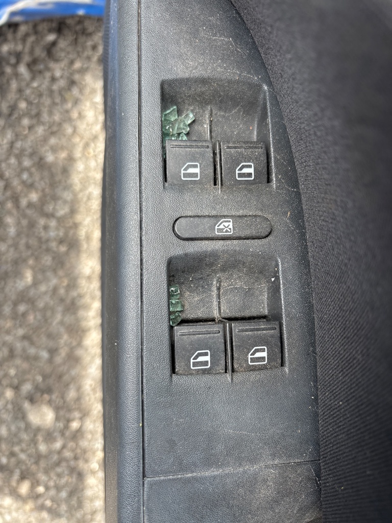 [EPE-111351] Interruptor elevalunas eléctrico delantero derecho para Seat Leon Z5F 2010