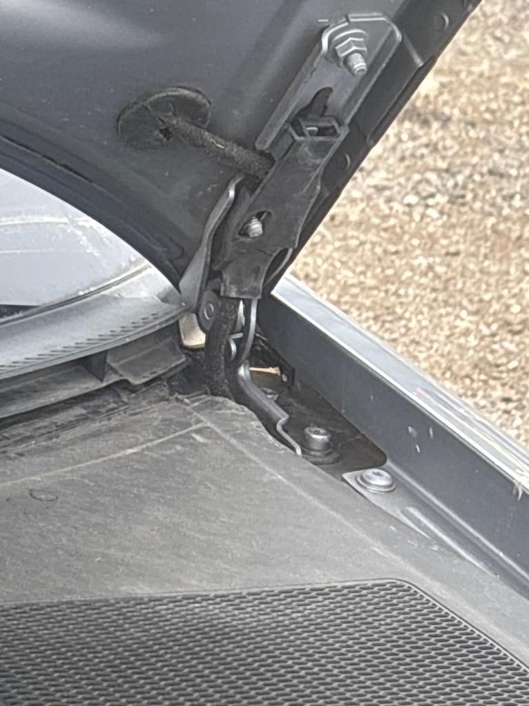 [EPE-111845] Bisagra del capó derecha Audi A4 2006-2009