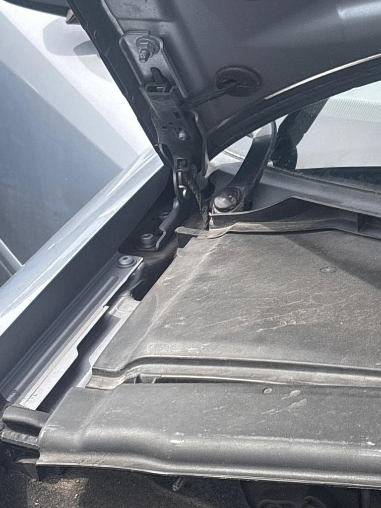 [EPE-111844] Bisagra del capó LH para Audi A4 2006