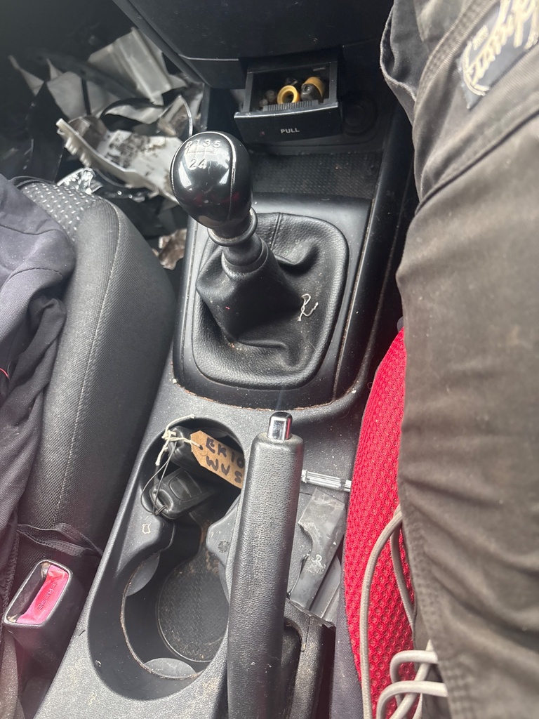 [EPE-112228] Consola central Hyundai i30 1.4 G4FA 2010