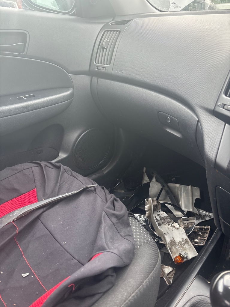 [EPE-112243] Montaje de la guantera Hyundai i30 1.4 G4FA 2010